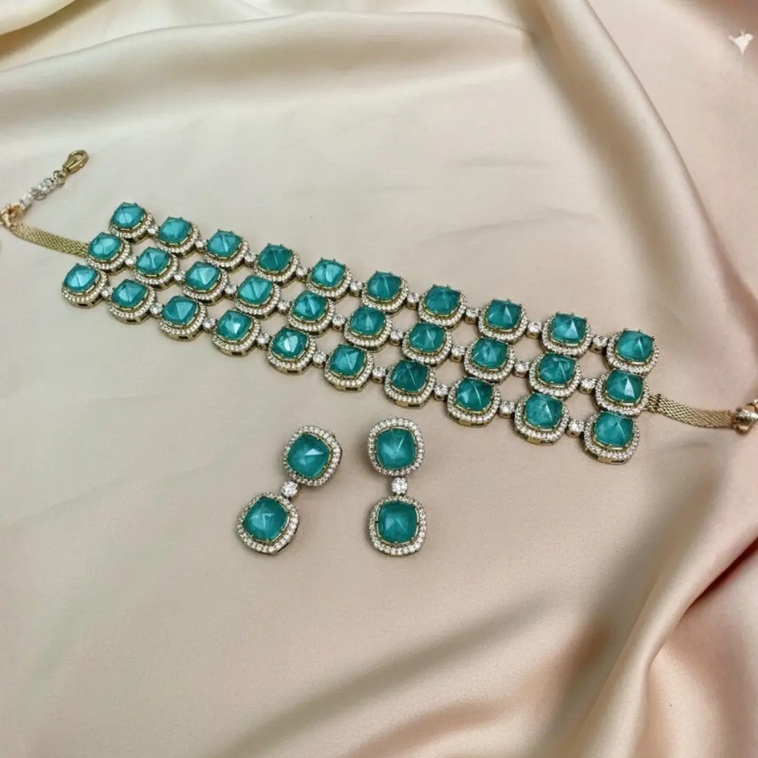 Emerald-Aura-Choker-Set-Image-2