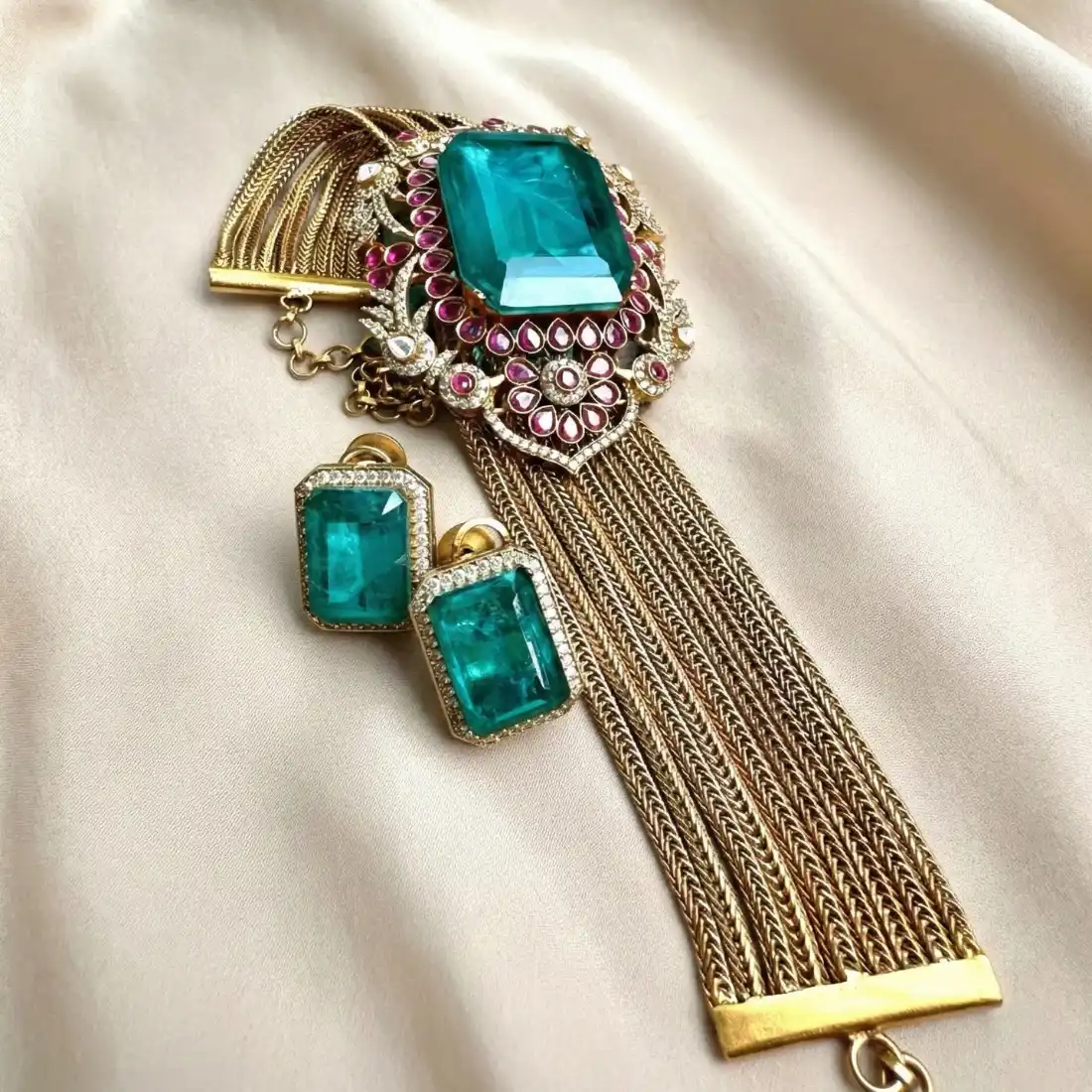 Emerald-Royale-Choker-Necklace