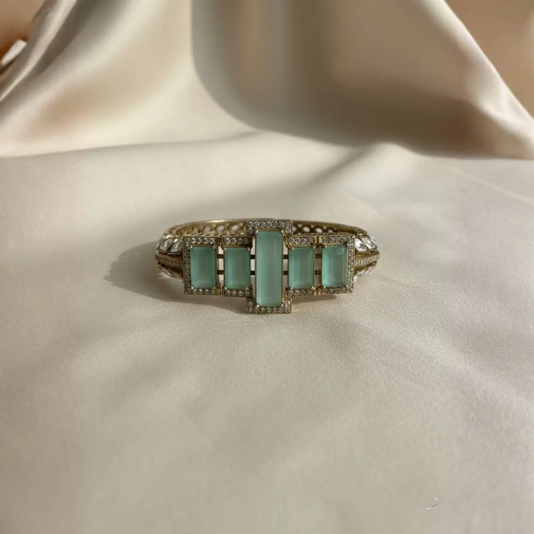 Mint-Luxe-Bracelet-image